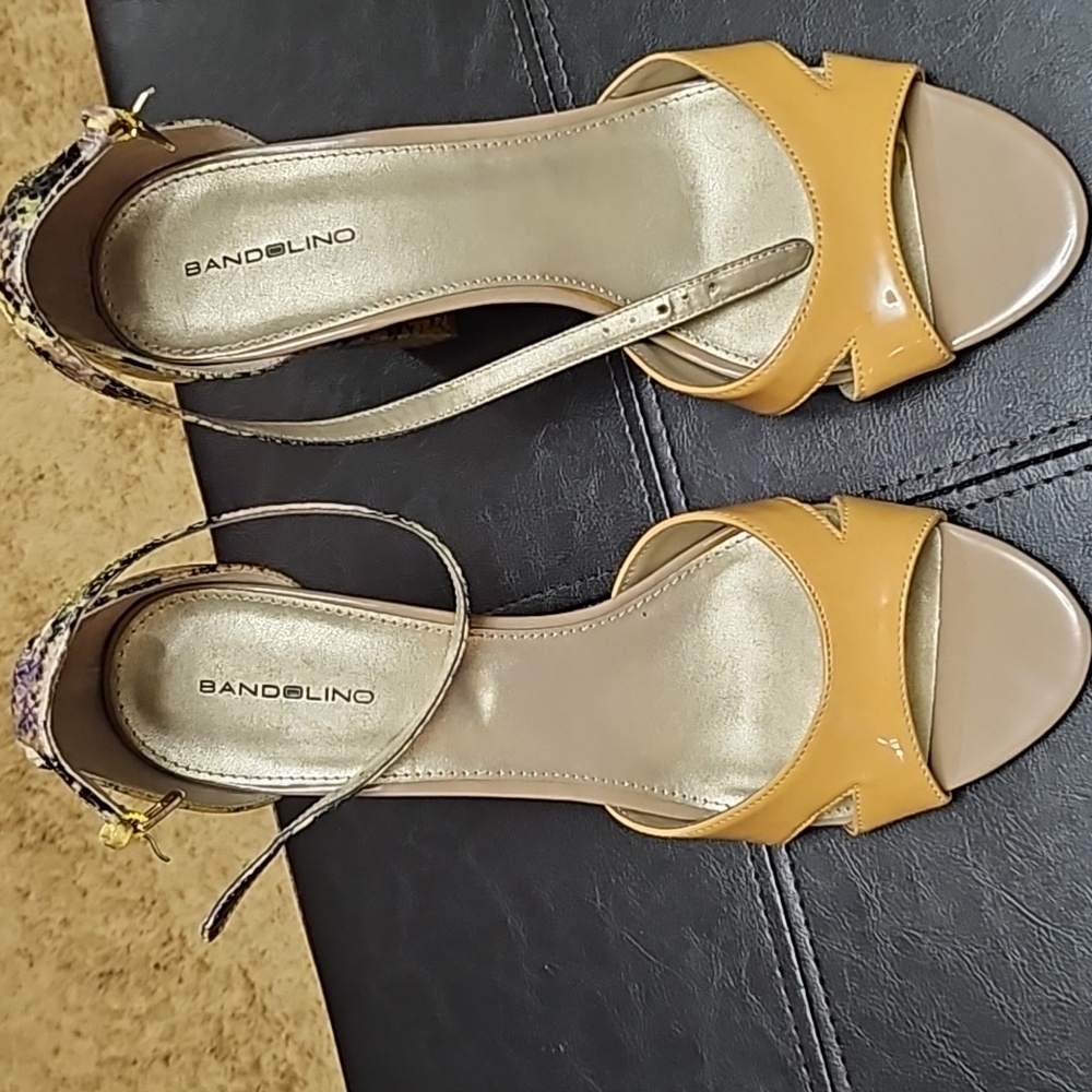 Bandolino Snake print stacked heel sandals
